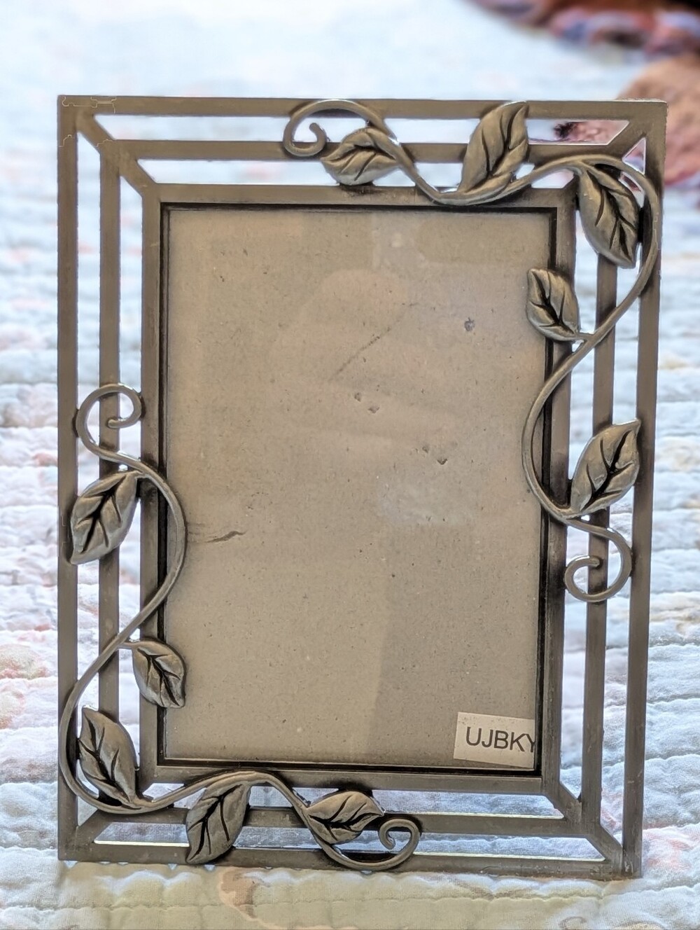Metal Leaf Vine Photo Frame in Silver Tone  3 X 5